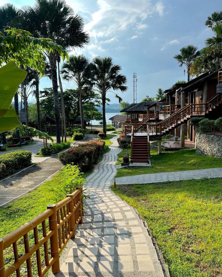 Fridays Puerto Galera Hotel Exterior foto