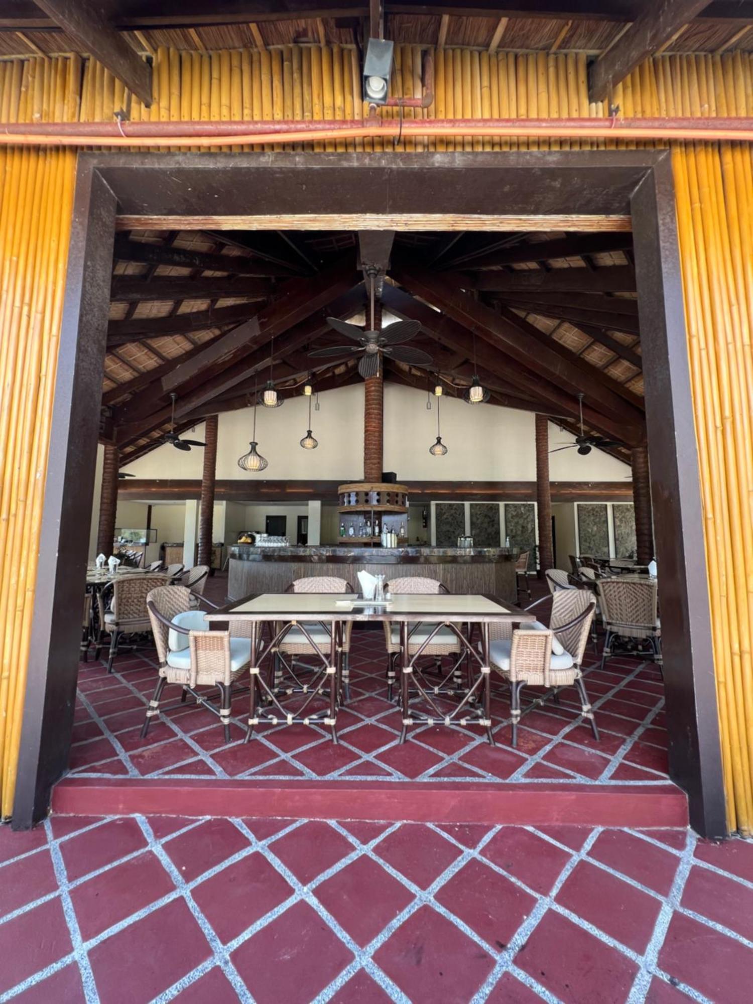 Fridays Puerto Galera Hotel Exterior foto
