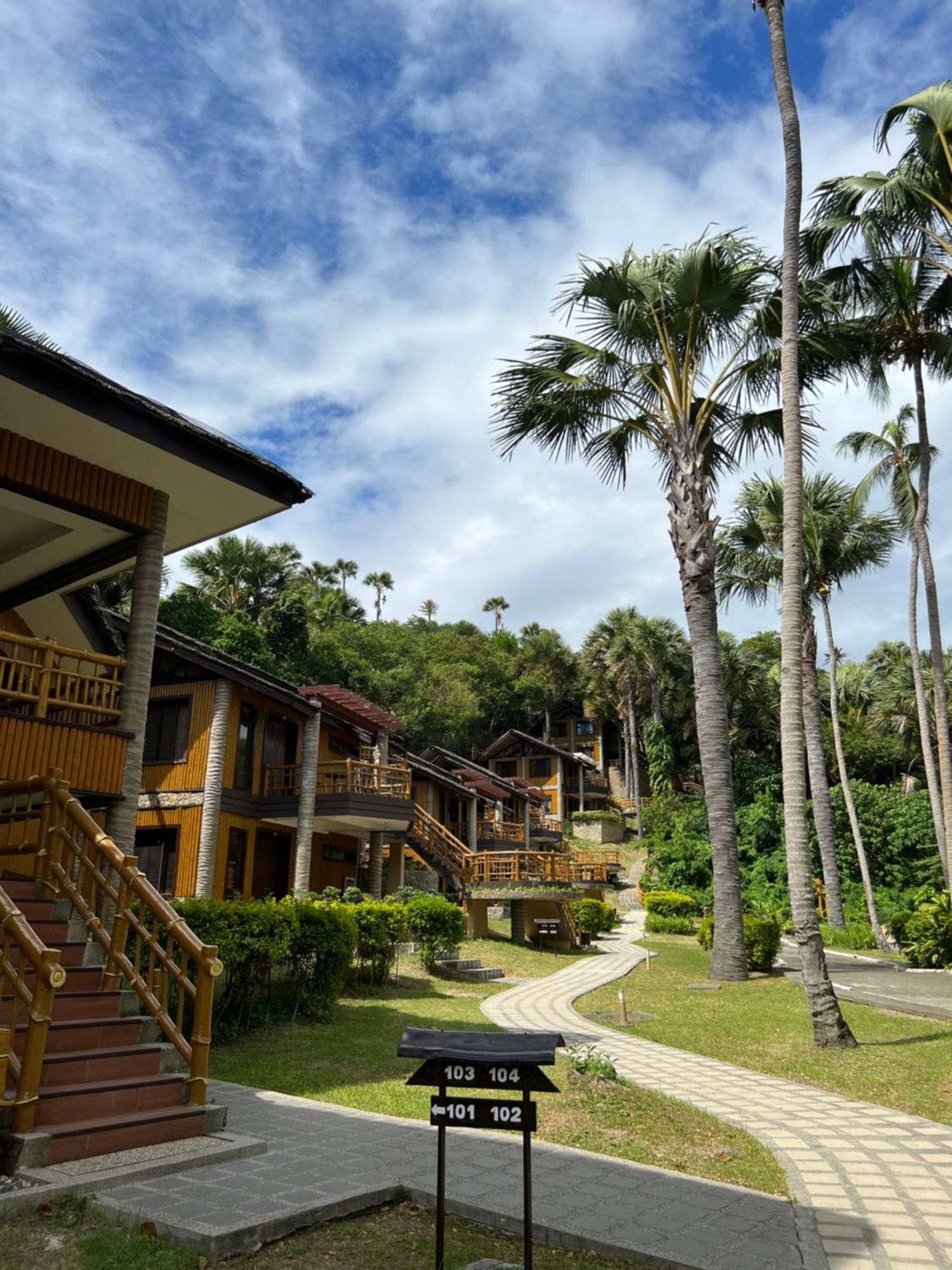 Fridays Puerto Galera Hotel Exterior foto