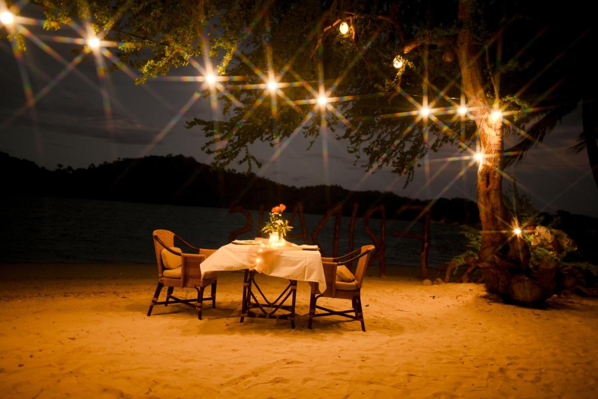 Fridays Puerto Galera Hotel Exterior foto