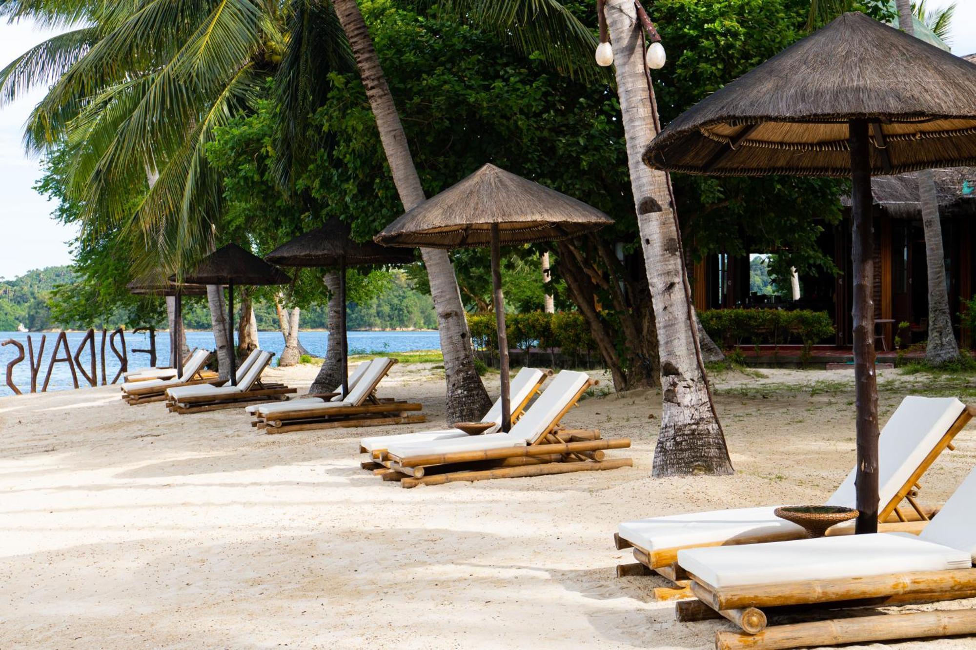 Fridays Puerto Galera Hotel Exterior foto