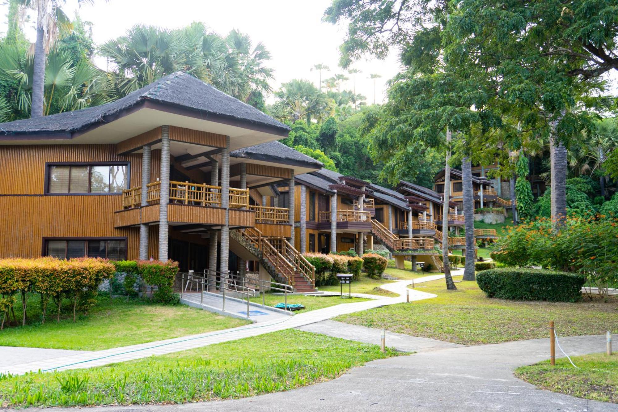 Fridays Puerto Galera Hotel Exterior foto