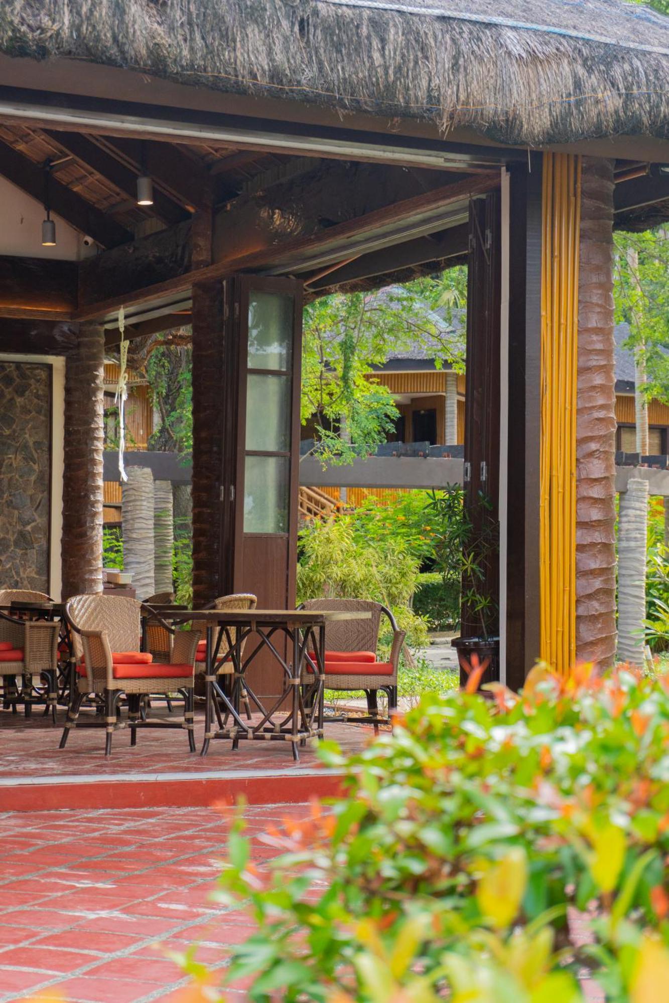 Fridays Puerto Galera Hotel Exterior foto