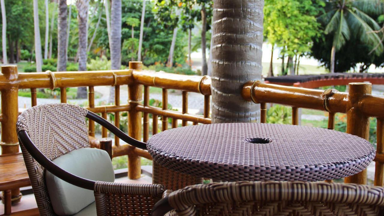 Fridays Puerto Galera Hotel Exterior foto